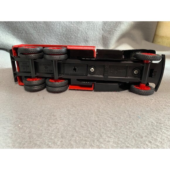 Texaco 1930 Diamond T 1990 Edition Red Collectible Die-Cast Toy Truck Bank - Picture 7 of 11